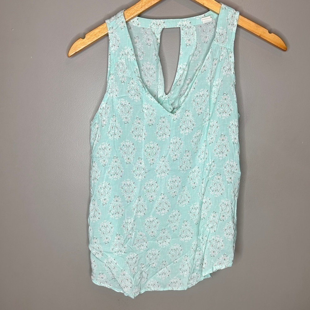 Old navy v neck cut out floral tank top